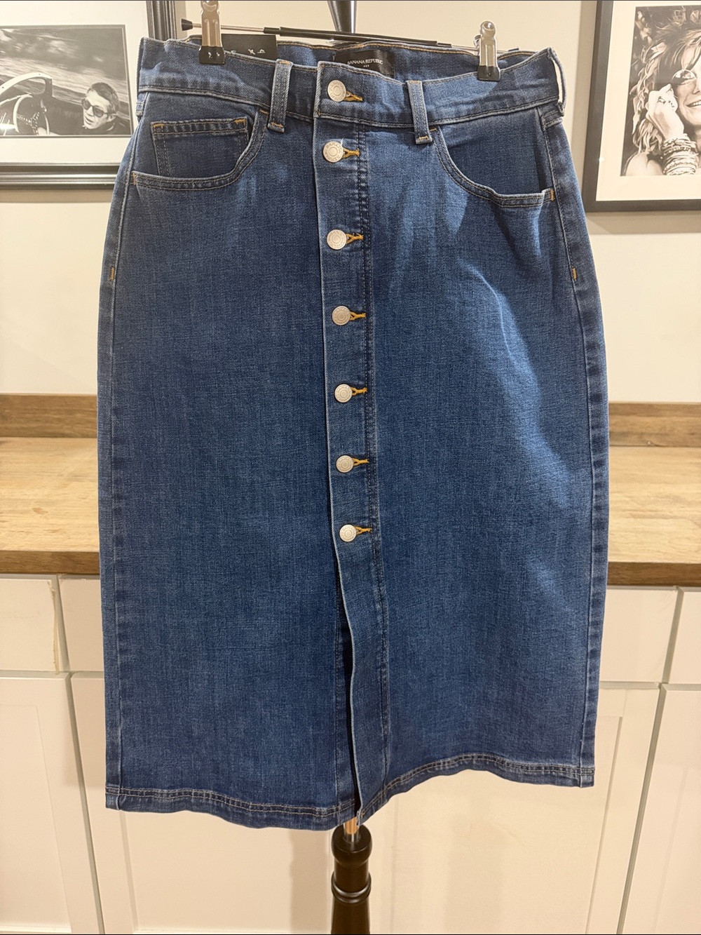 Banana Republic Mid-Length Button-Front Denim Skirt in Deep Blue size 27/4